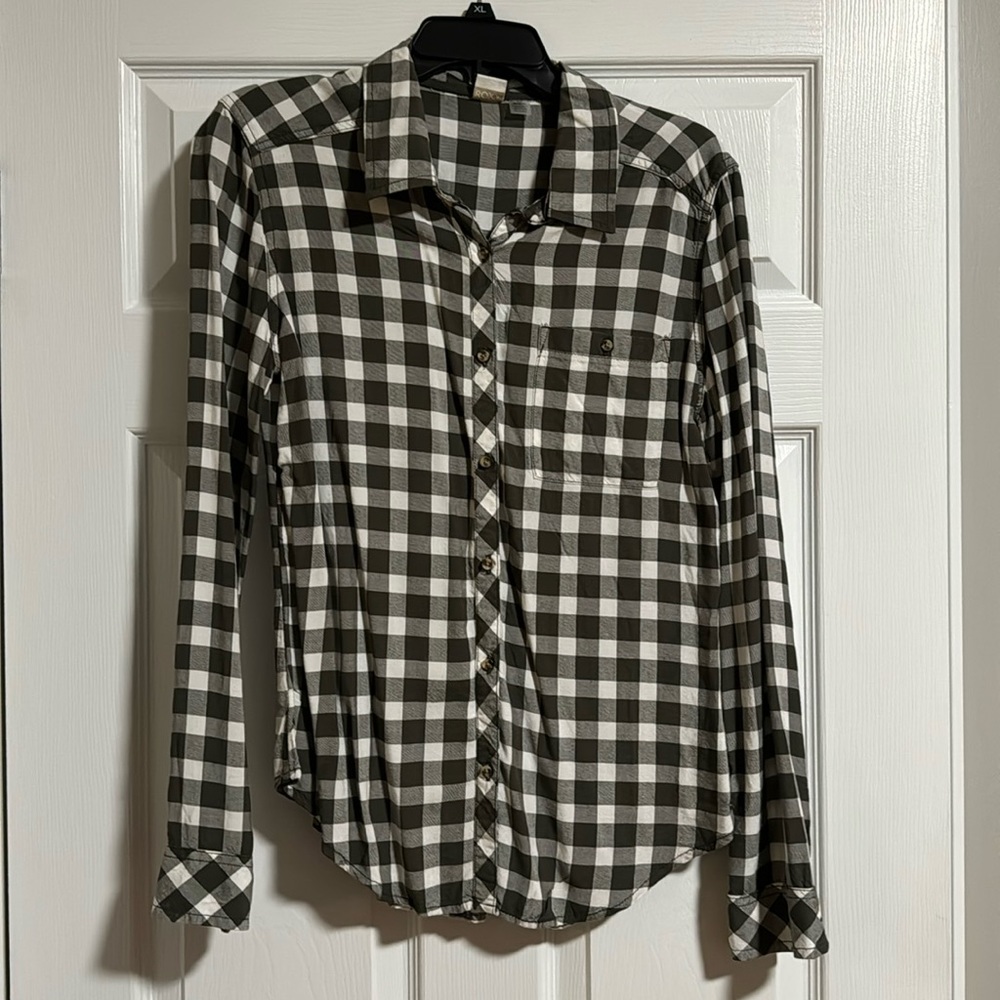 NWOT Roxy size medium plaid shirt.  Super soft!!